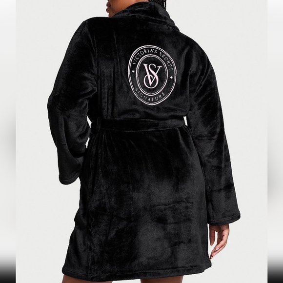 NEW VICTORIA SECRET SHORT COZY ROBE - Picture 1 of 3